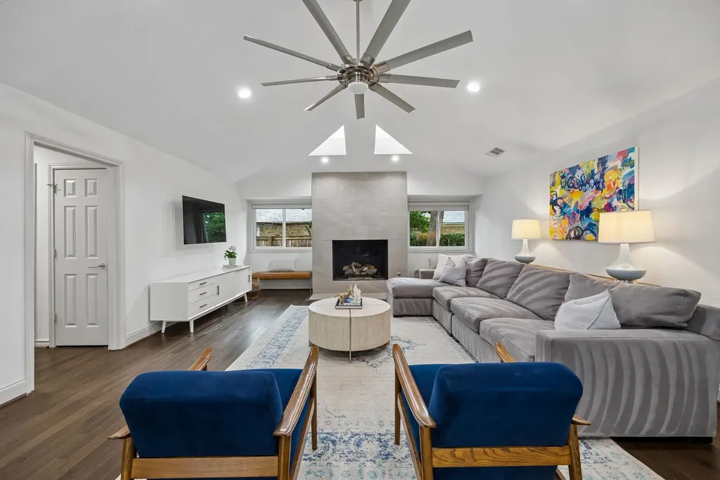 16814 Deer Park Drive Dallas TX 75248