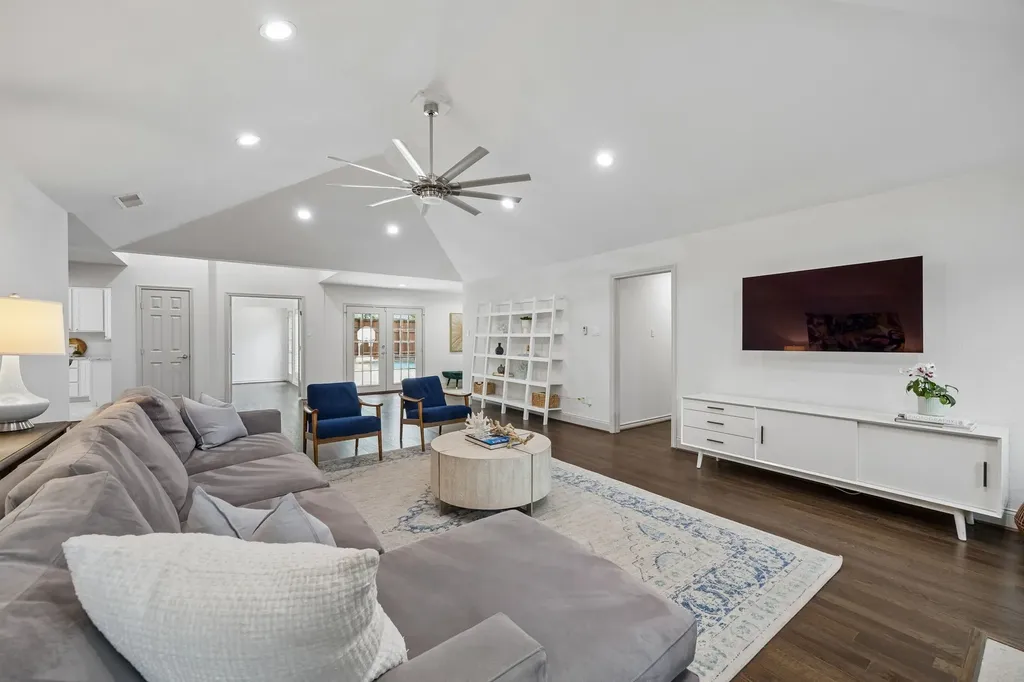16814 Deer Park Drive Dallas TX 75248