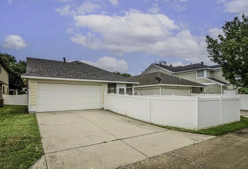 1609 Jasmine Trail Savannah TX 76227