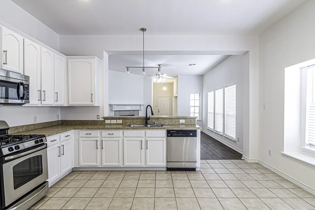 1609 Jasmine Trail Savannah TX 76227
