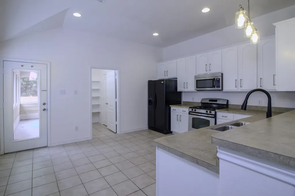 1609 Jasmine Trail Savannah TX 76227