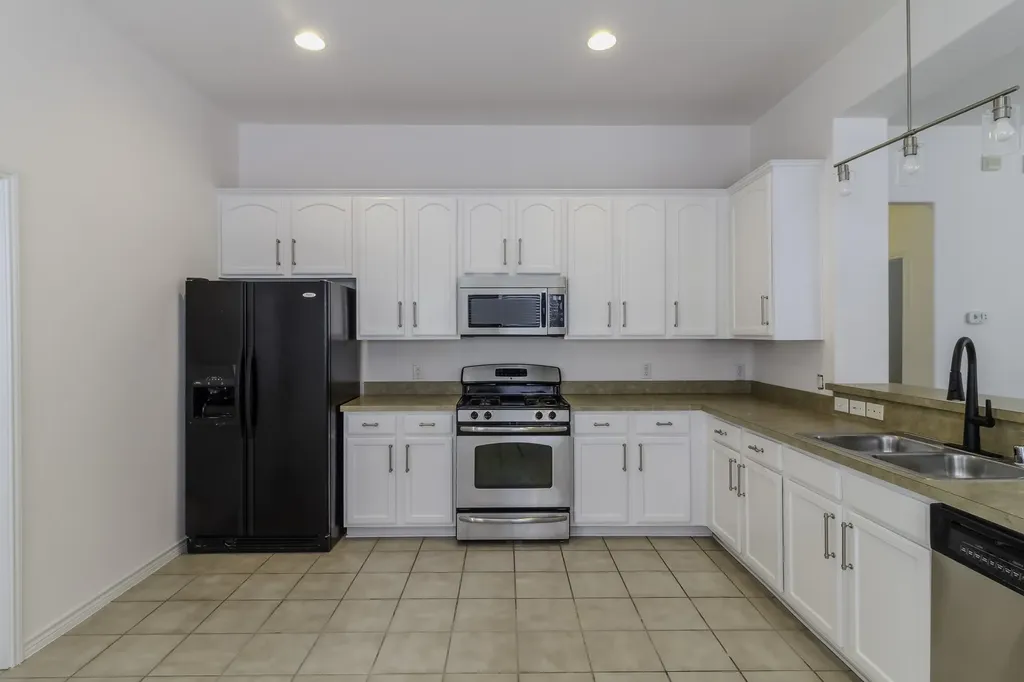 1609 Jasmine Trail Savannah TX 76227
