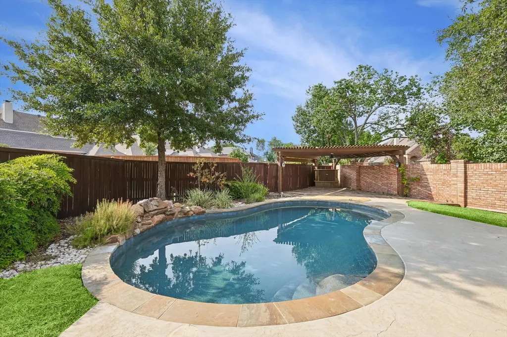 6043 Fieldstone Drive Dallas TX 75252
