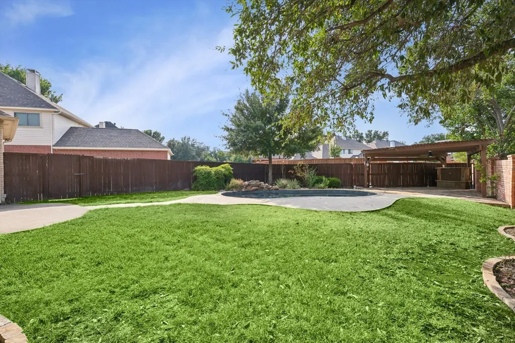 6043 Fieldstone Drive Dallas TX 75252