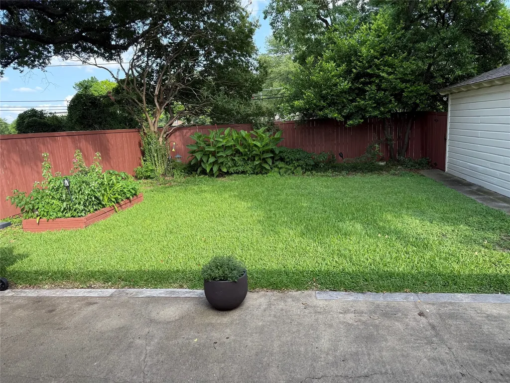 7476 Walling Lane Dallas TX 75231