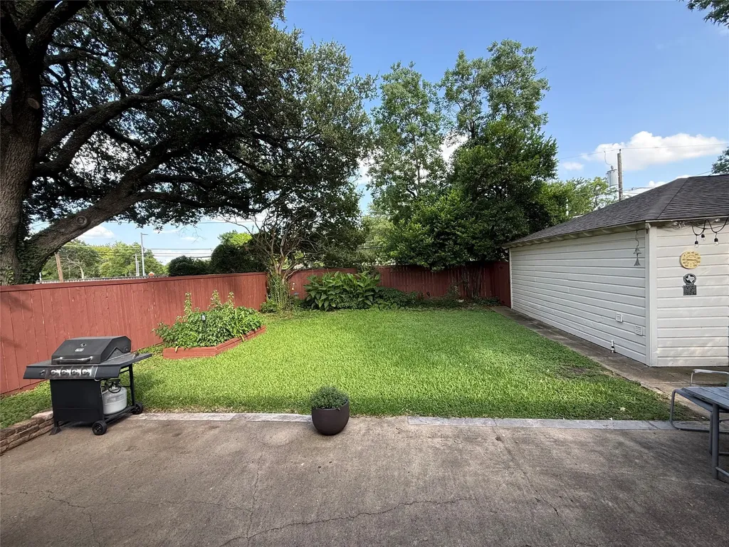 7476 Walling Lane Dallas TX 75231
