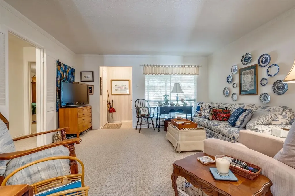 7476 Walling Lane Dallas TX 75231