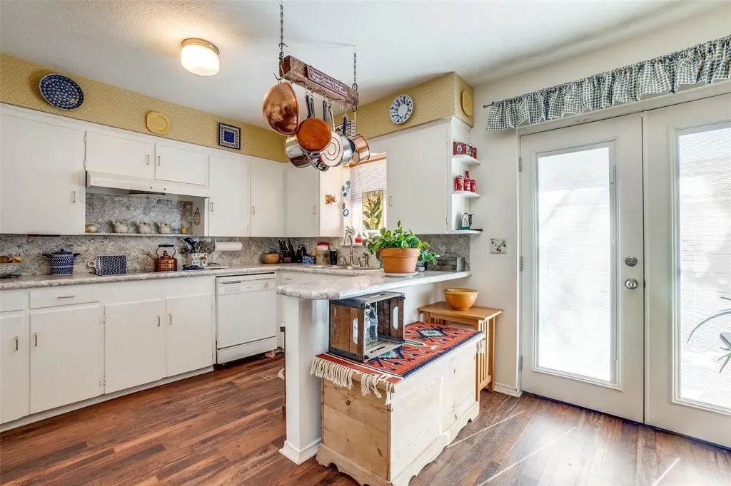 7476 Walling Lane Dallas TX 75231
