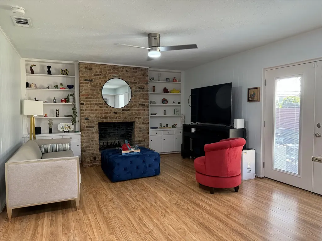 7476 Walling Lane Dallas TX 75231