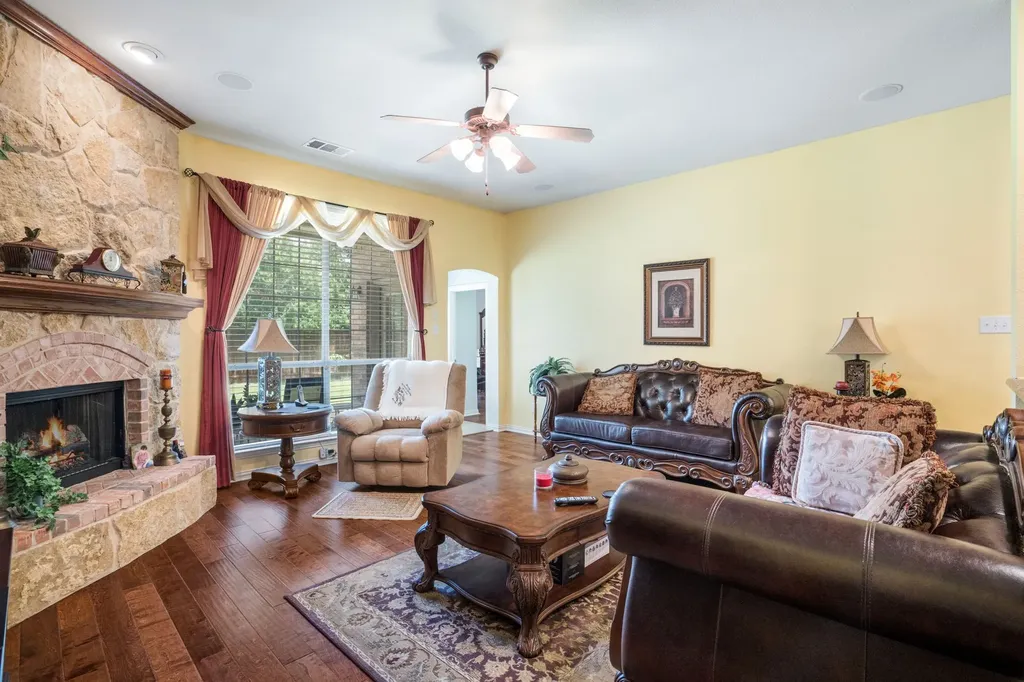 1141 Mission Lane Lantana TX 76226