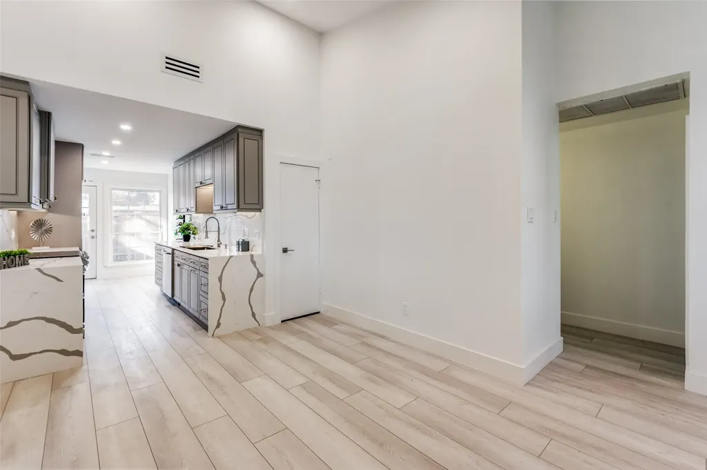 13702 Flagstone Lane Dallas TX 75240