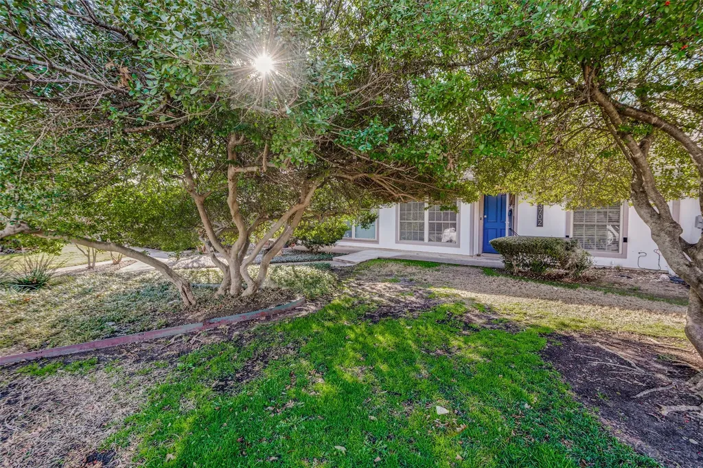 13702 Flagstone Lane Dallas TX 75240
