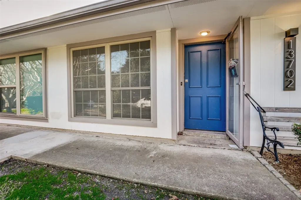 13702 Flagstone Lane Dallas TX 75240