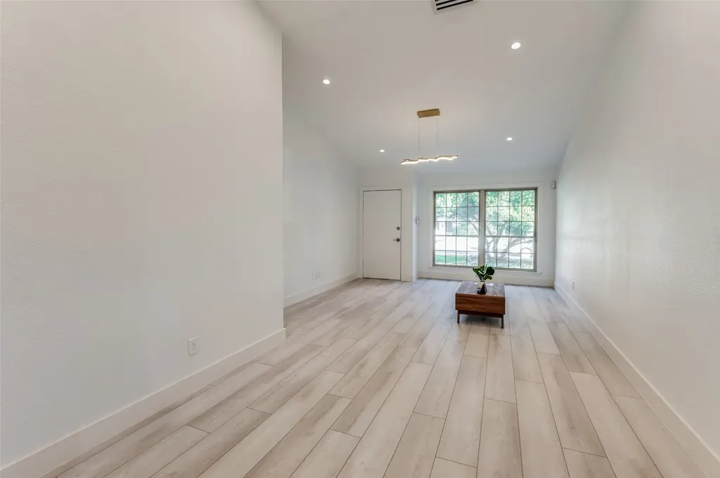 13702 Flagstone Lane Dallas TX 75240
