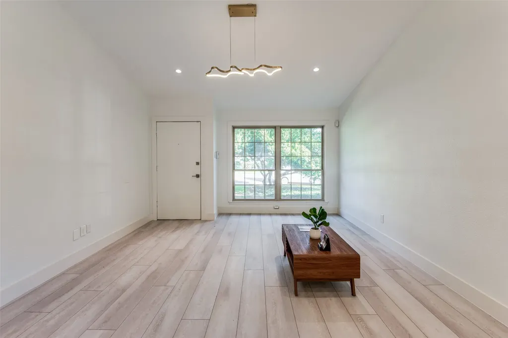 13702 Flagstone Lane Dallas TX 75240