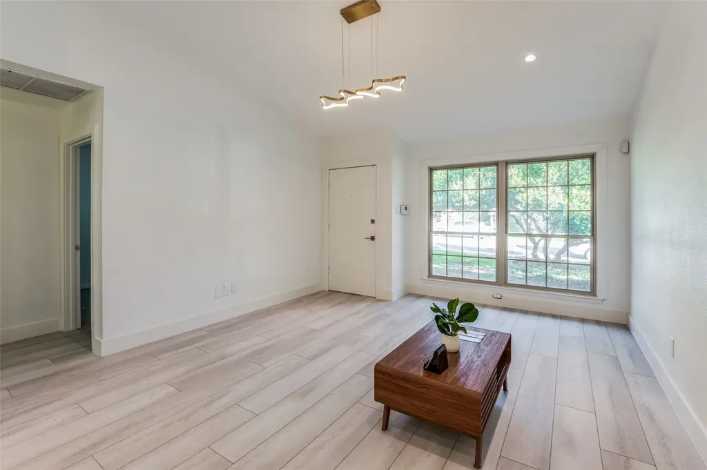 13702 Flagstone Lane Dallas TX 75240