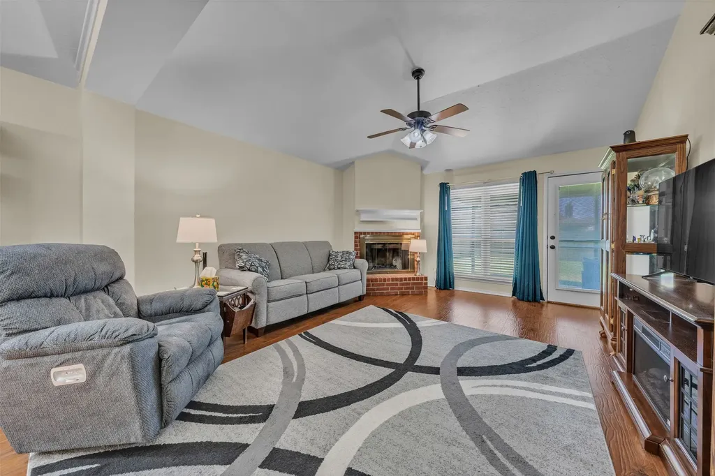 5909 Colebrook Court Arlington TX 76017