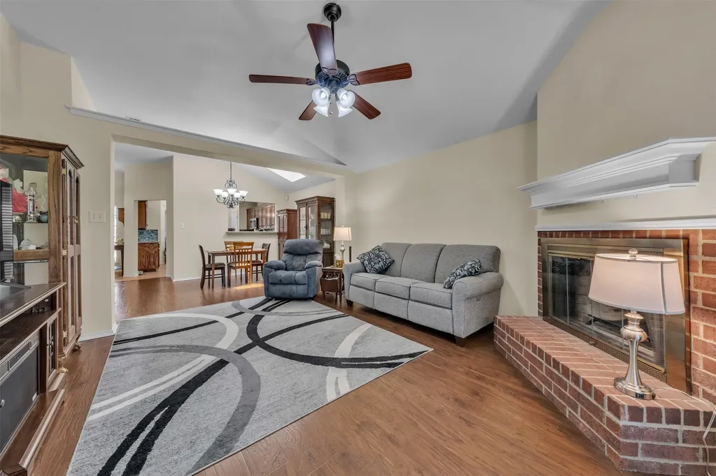 5909 Colebrook Court Arlington TX 76017