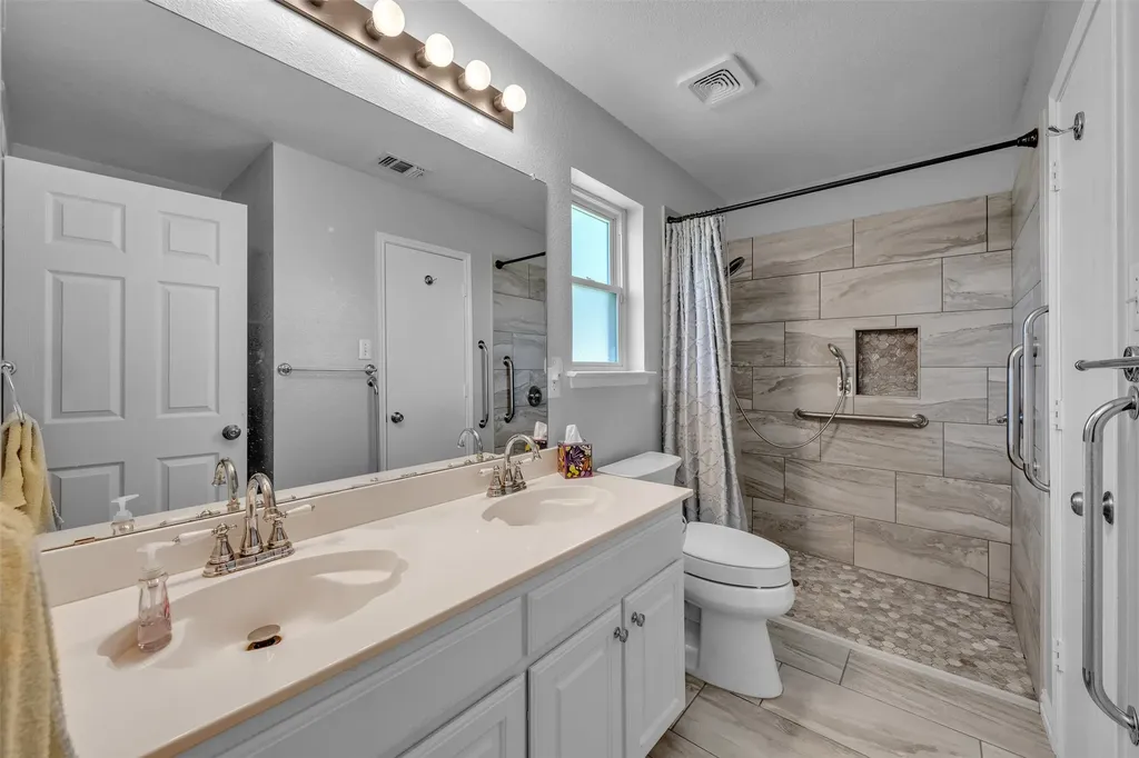 5909 Colebrook Court Arlington TX 76017
