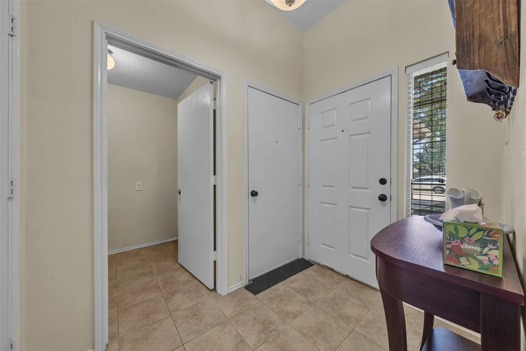 5909 Colebrook Court Arlington TX 76017