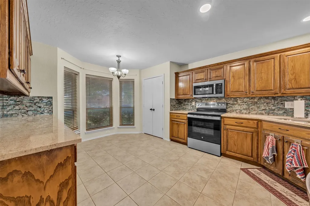 5909 Colebrook Court Arlington TX 76017