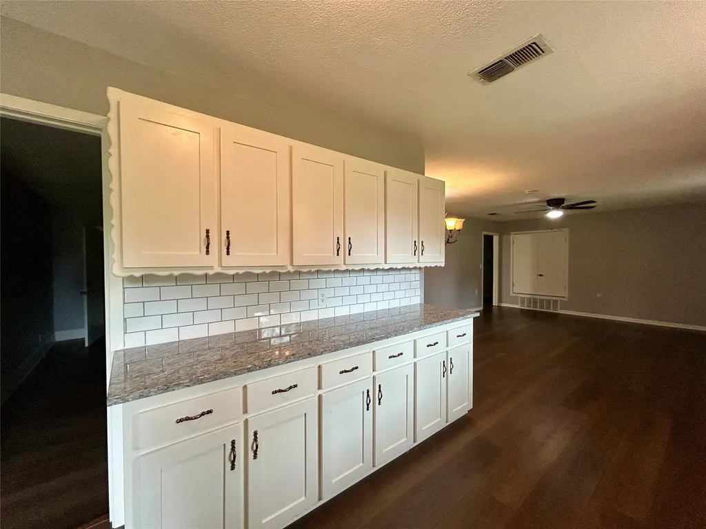 111 S Canton Street Mexia TX 76667