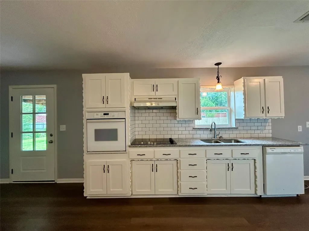 111 S Canton Street Mexia TX 76667