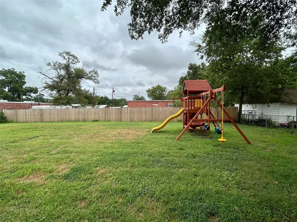 111 S Canton Street Mexia TX 76667