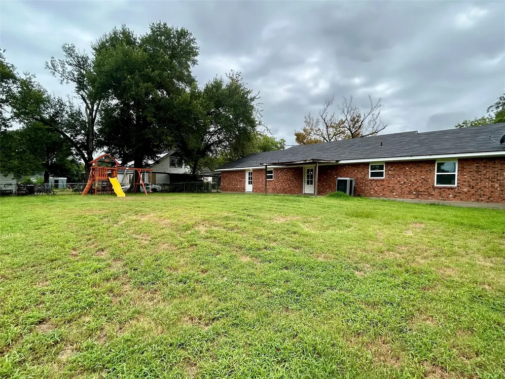 111 S Canton Street Mexia TX 76667