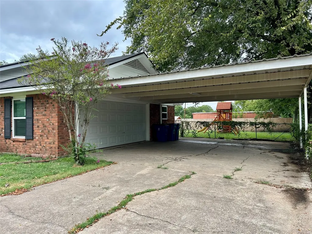 111 S Canton Street Mexia TX 76667