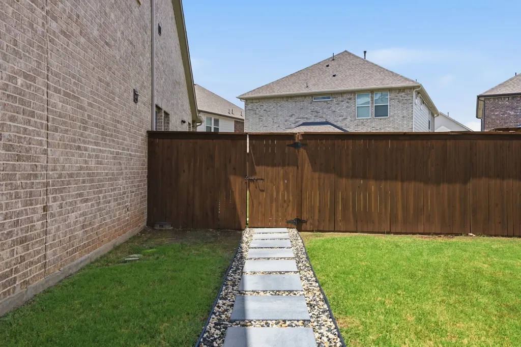 4721 Franklin Drive Carrollton TX 75010