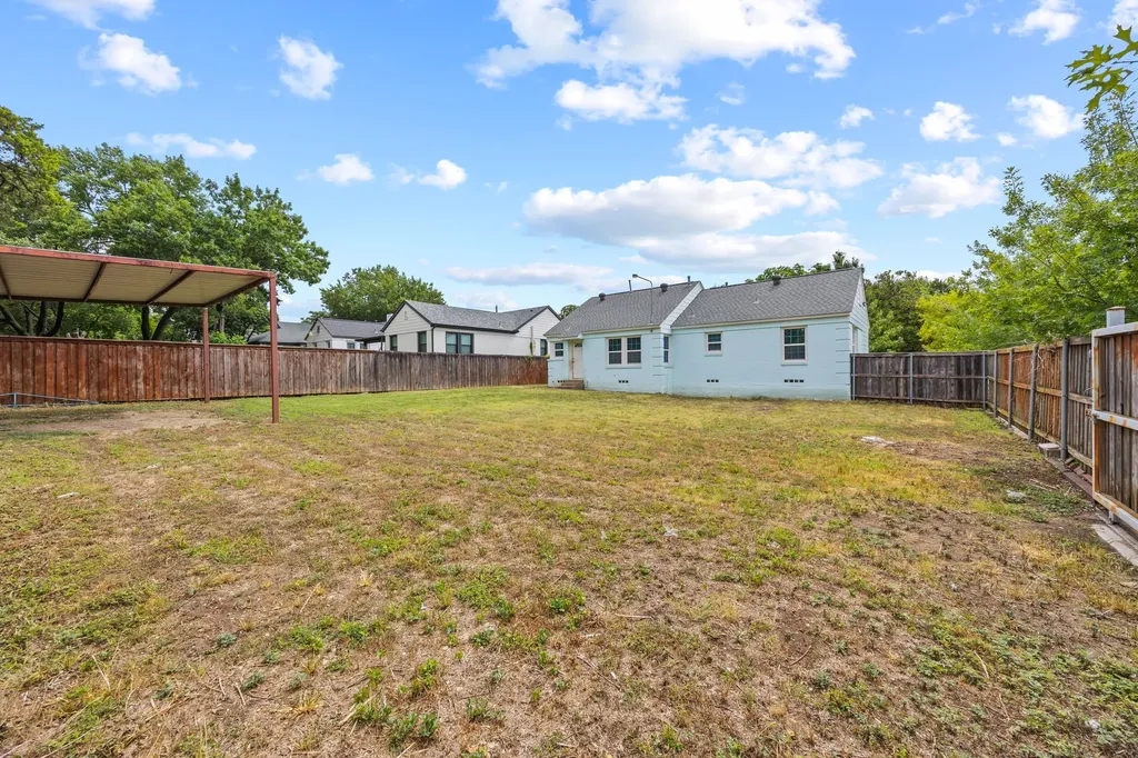 907 Buckalew Street Dallas TX 75208