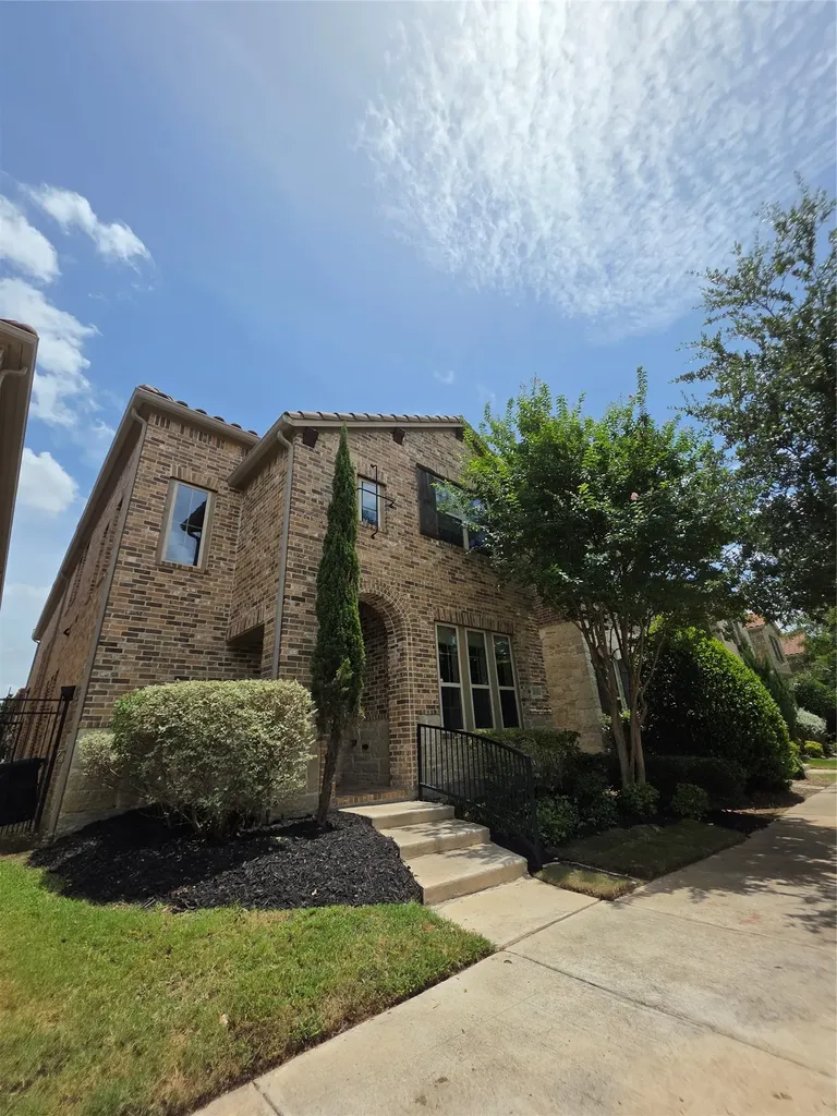 6638 Deleon Street Irving TX 75039