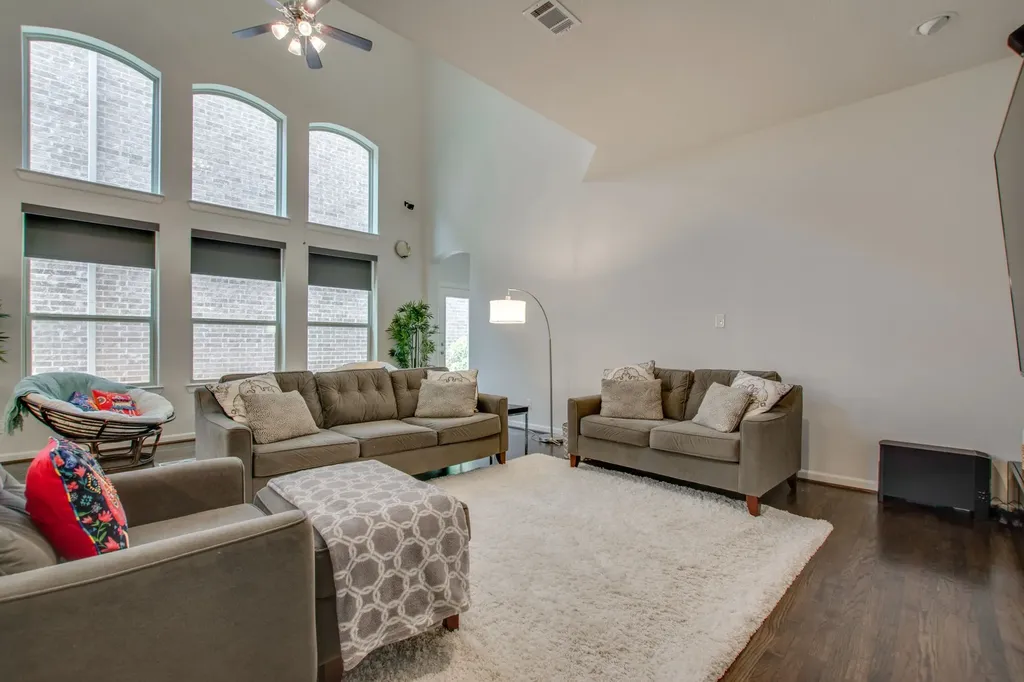 6638 Deleon Street Irving TX 75039