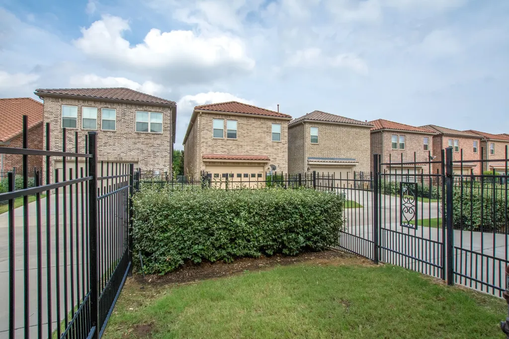 6638 Deleon Street Irving TX 75039