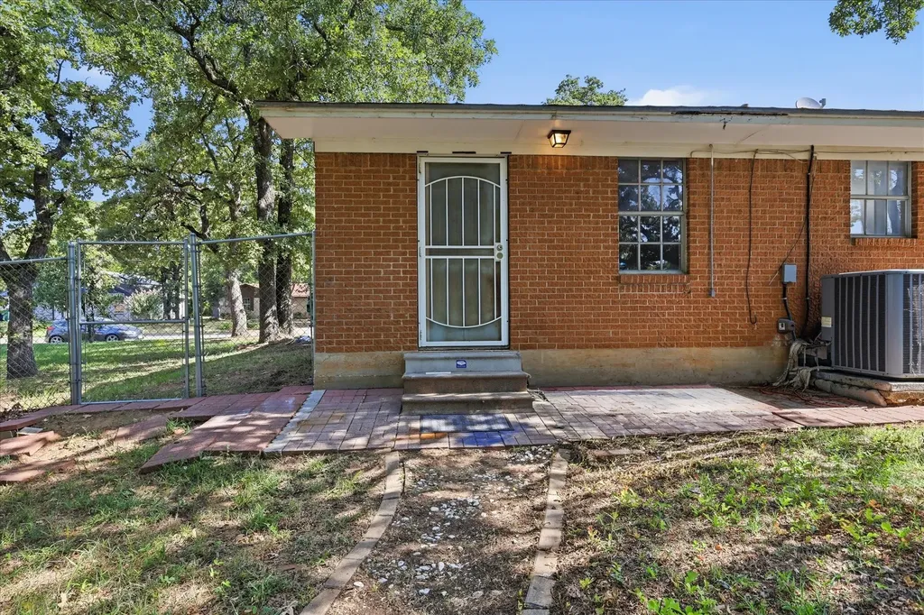 332 Ruth Street Denton TX 76205