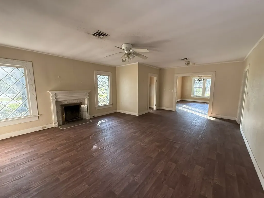 100 Smith Street Naples TX 75568