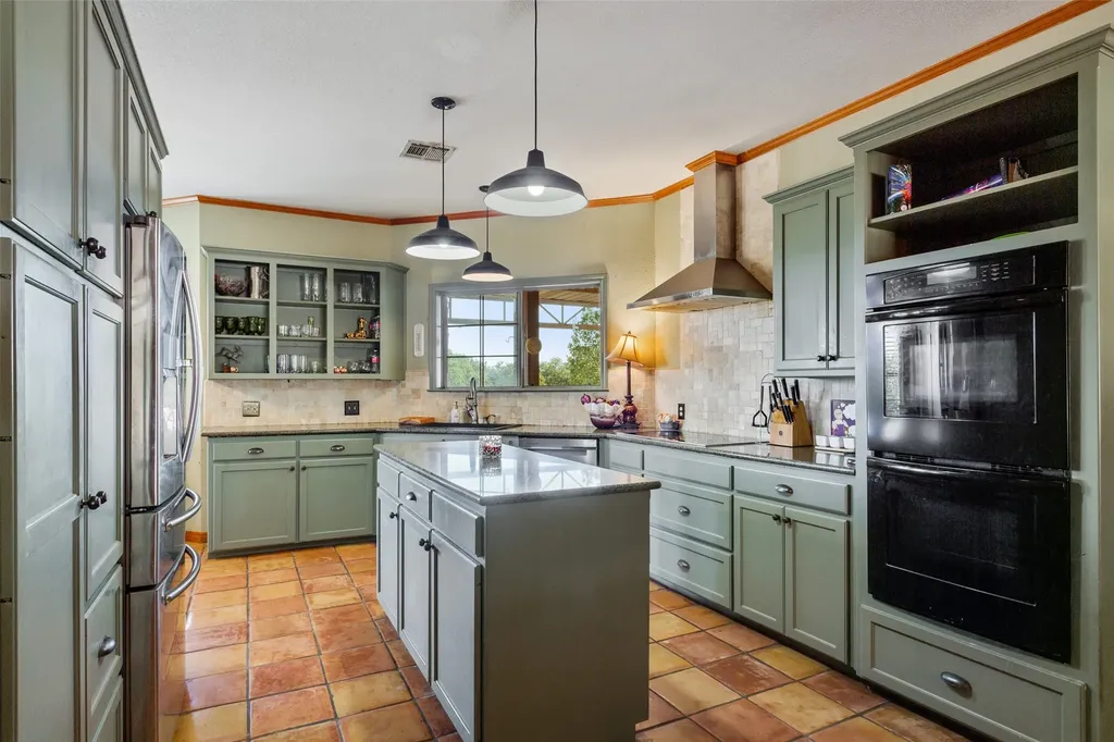 564 Sam Bass Road Mcgregor TX 76657