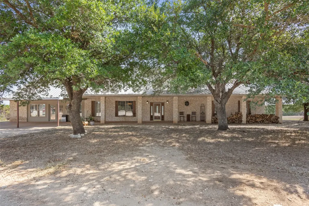 564 Sam Bass Road Mcgregor TX 76657