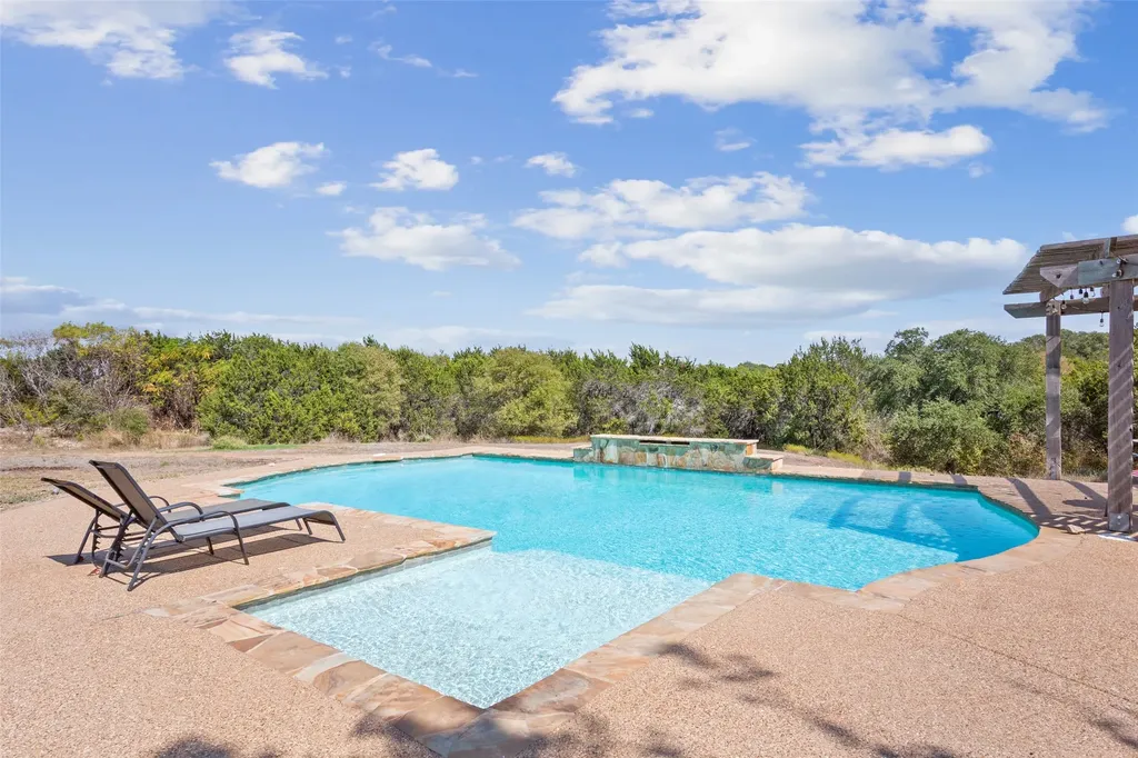 564 Sam Bass Road Mcgregor TX 76657