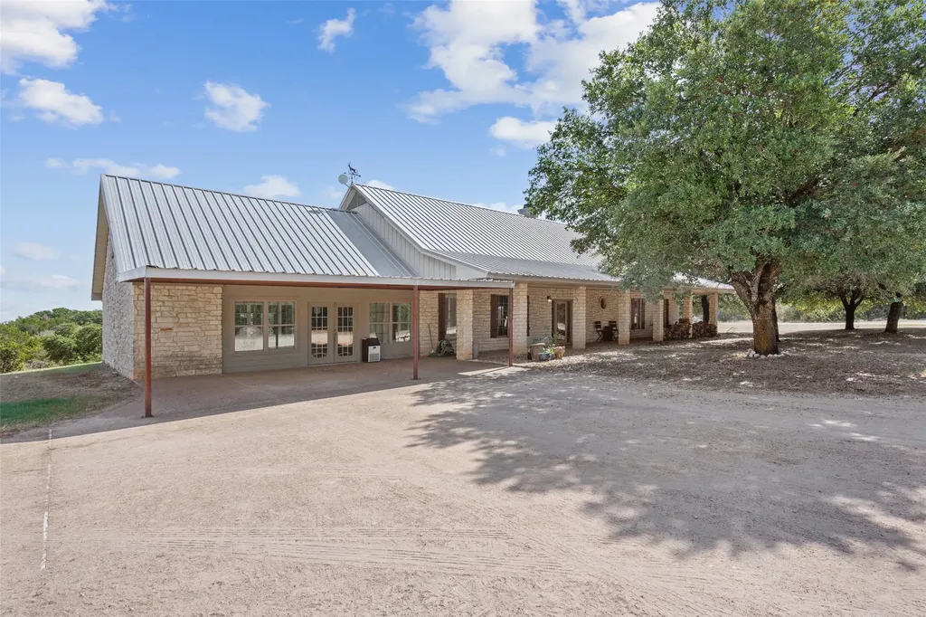 564 Sam Bass Road Mcgregor TX 76657