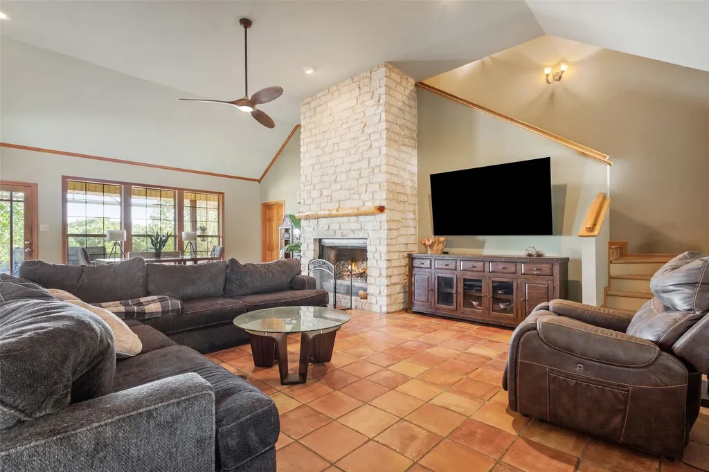 564 Sam Bass Road Mcgregor TX 76657
