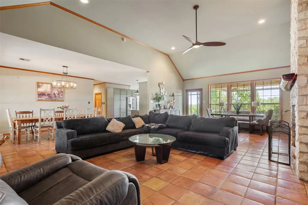 564 Sam Bass Road Mcgregor TX 76657