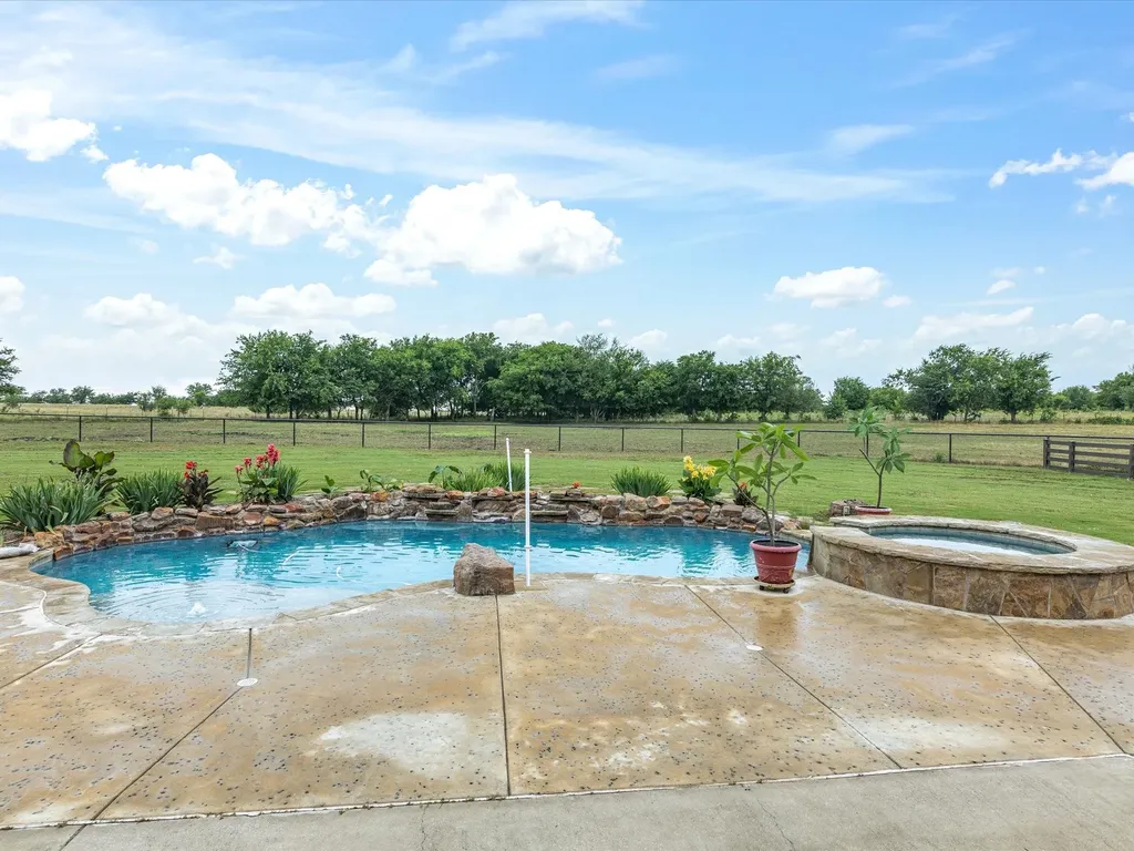 25459 Dove Hollow Drive Justin TX 76247