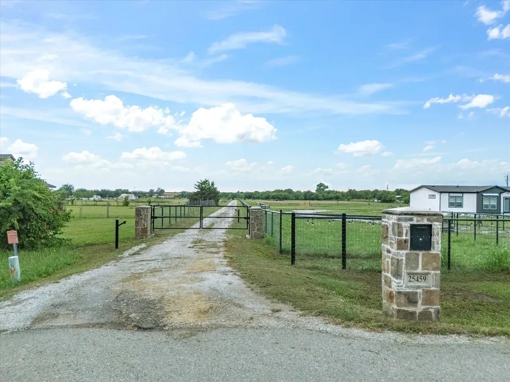 25459 Dove Hollow Drive Justin TX 76247