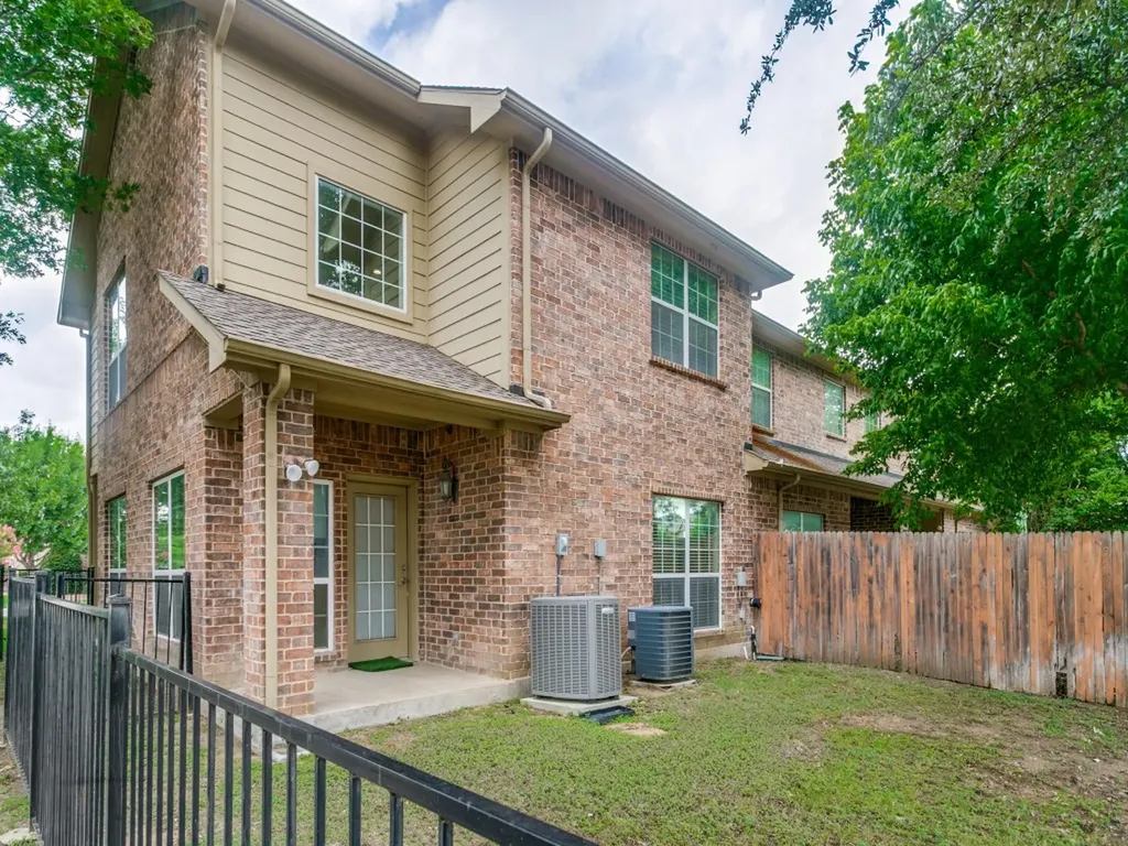 1947 Sherburne Street Lewisville TX 75067