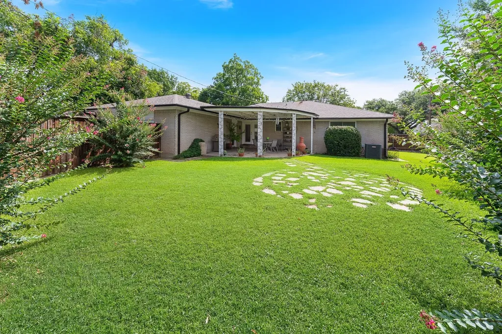 2677 Heatherwood Drive Dallas TX 75228