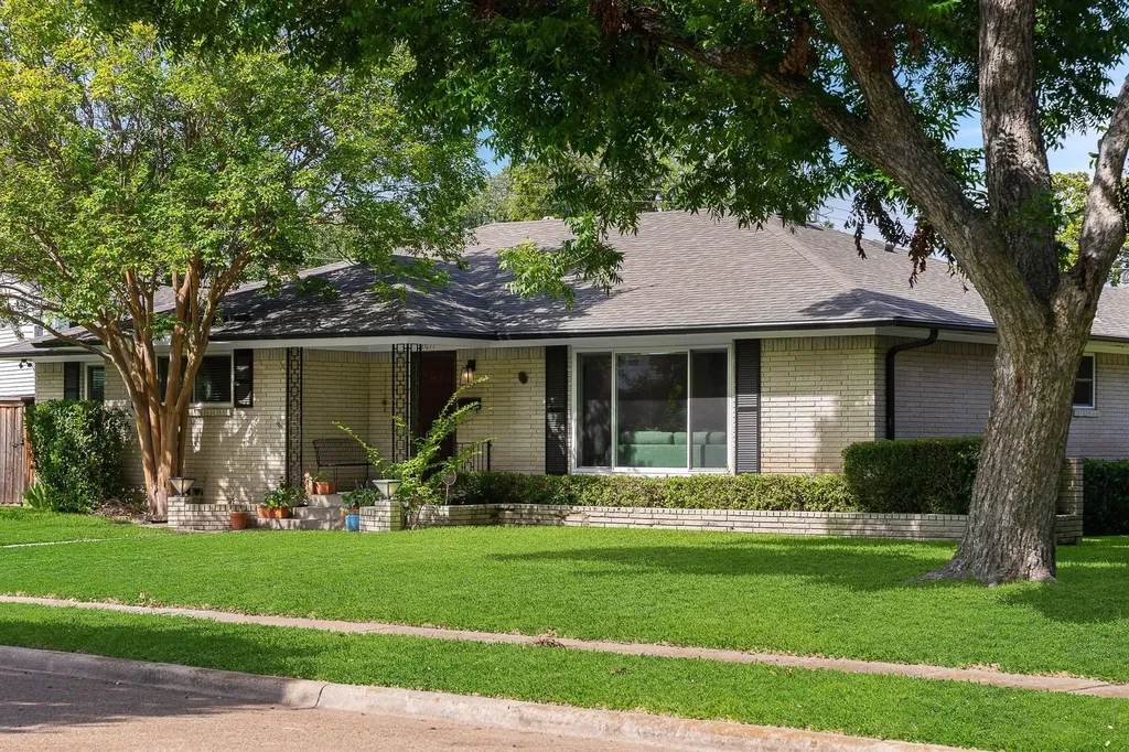 2677 Heatherwood Drive Dallas TX 75228
