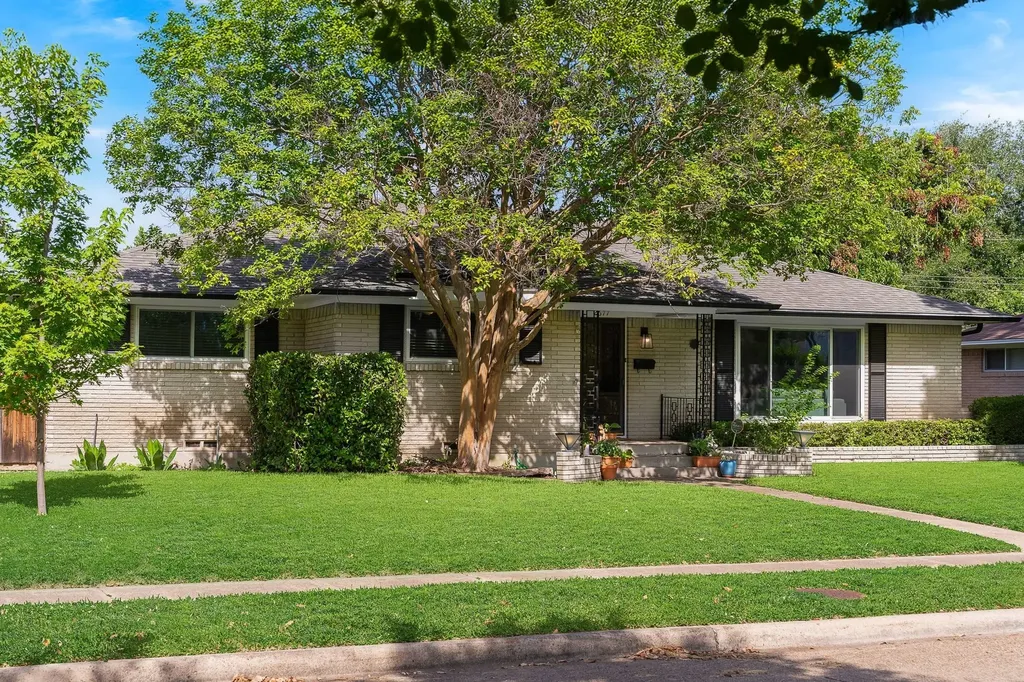 2677 Heatherwood Drive Dallas TX 75228