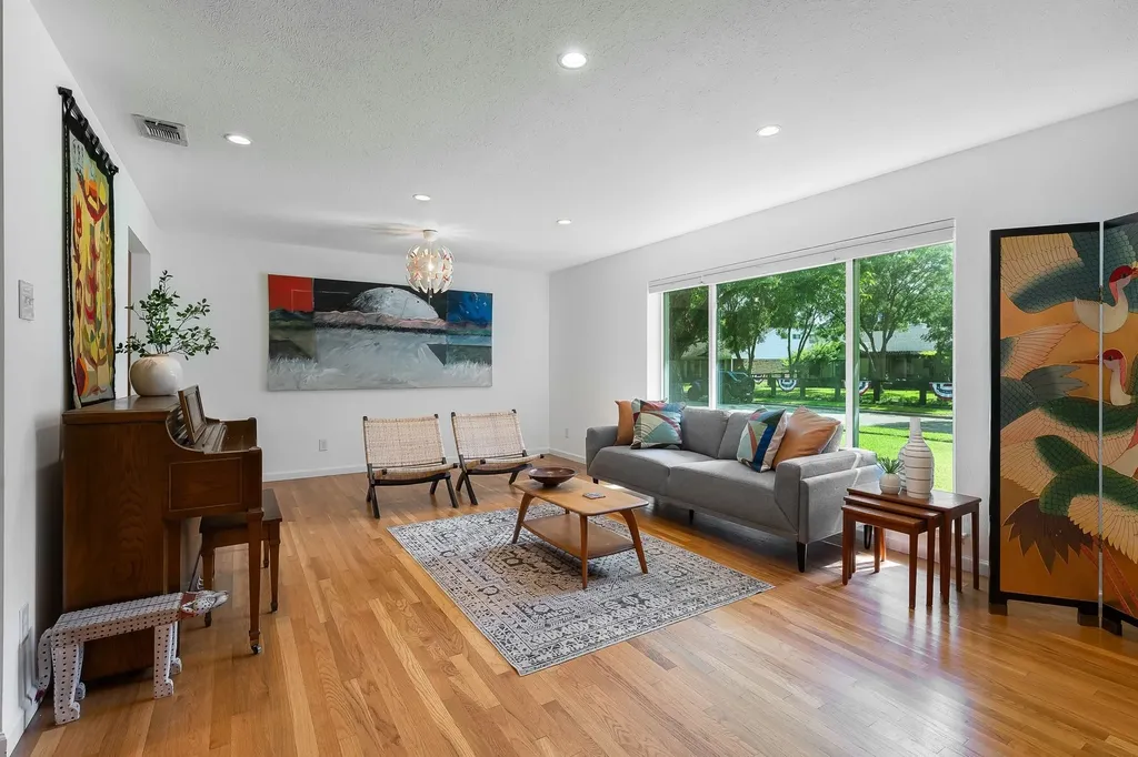2677 Heatherwood Drive Dallas TX 75228